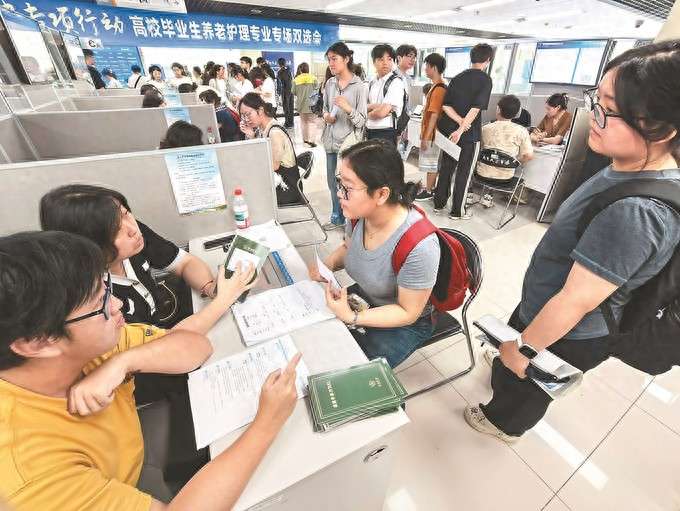 不被看好的养老护理专业成就业香饽饽
