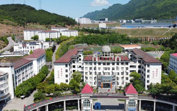 四川省剑阁职业高级中雷竞技官网竞猜
2023年招生简章