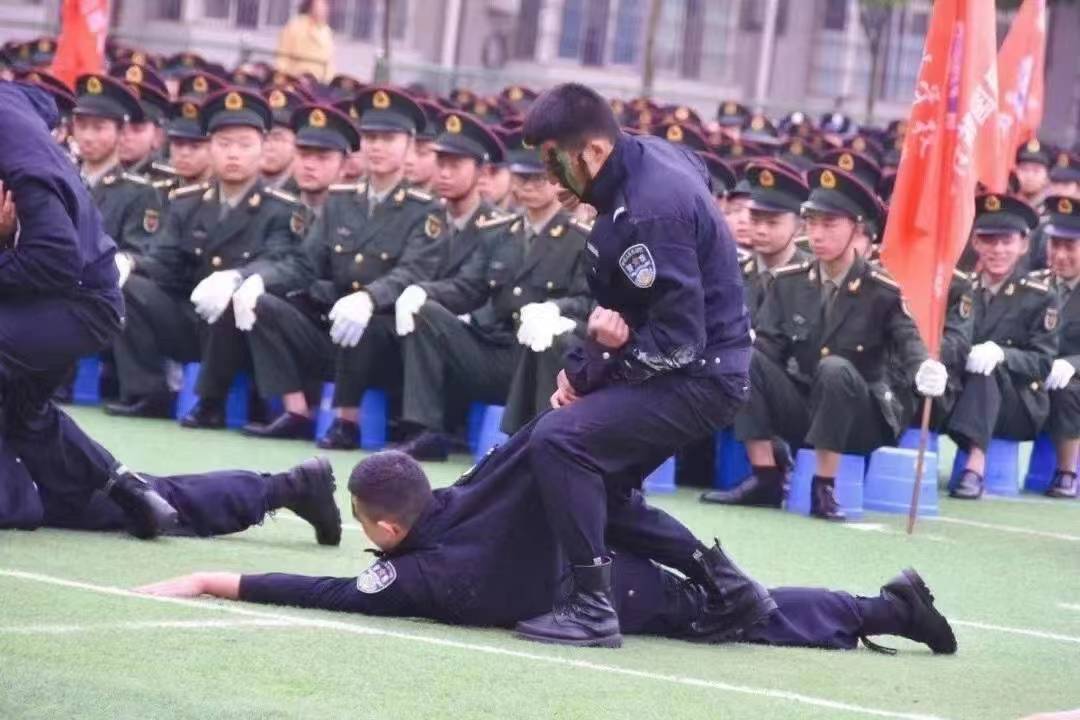 南充电子工业雷竞技官网竞猜
(四川省国防教育学院后备人才基地)有哪些专业